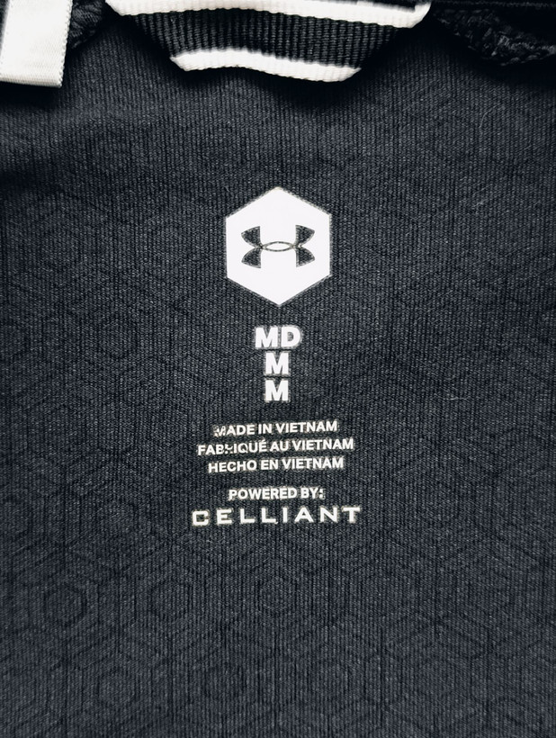 سویشرت ورزشی مردانه برند UNDER ARMOUR استوک اورجینال رنگ مشکی نمای لوگوی برند