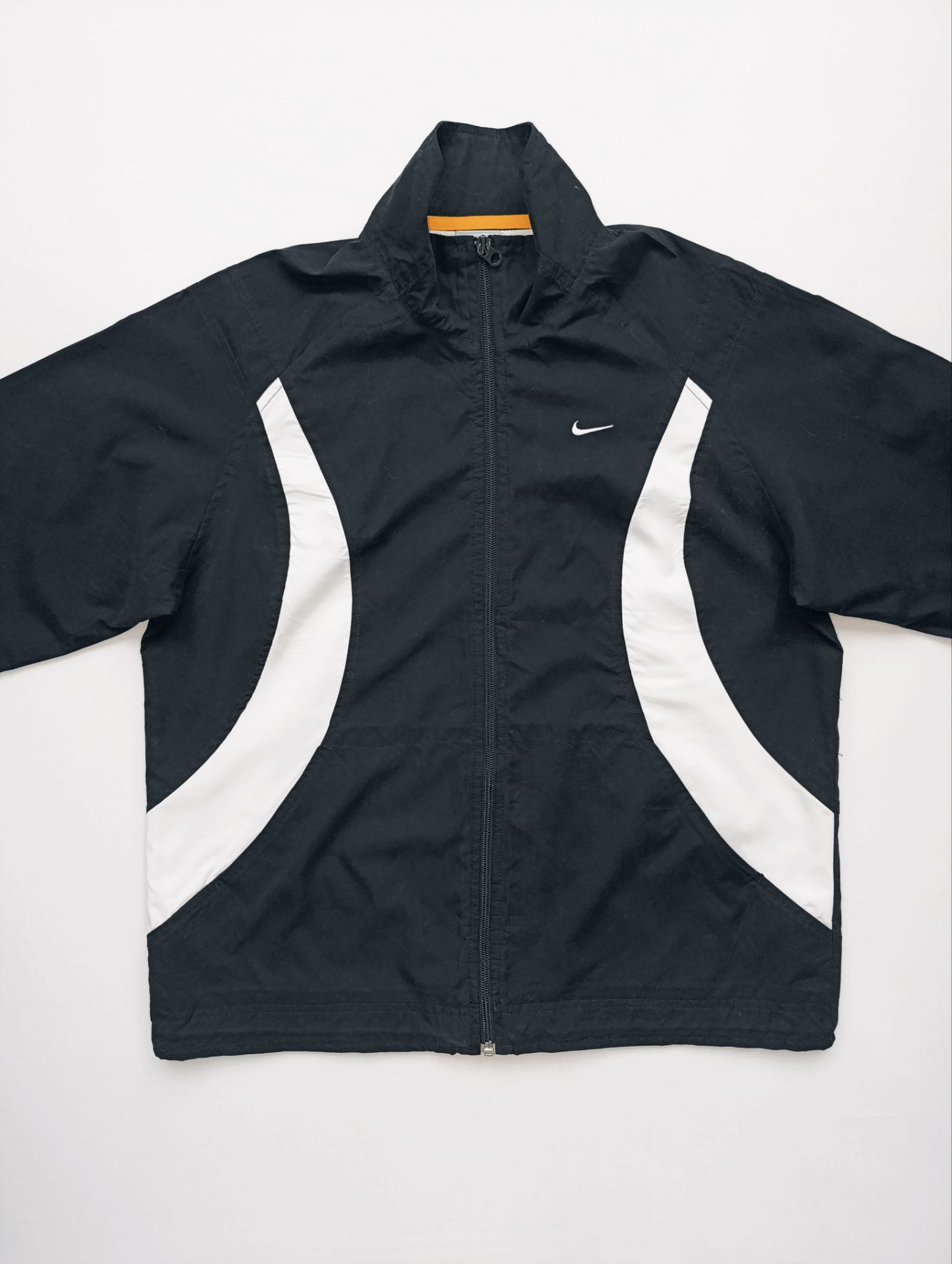 بادگیر زنانه برند NIKE استوک اورجبنال رنگ مشکی نمای جلو