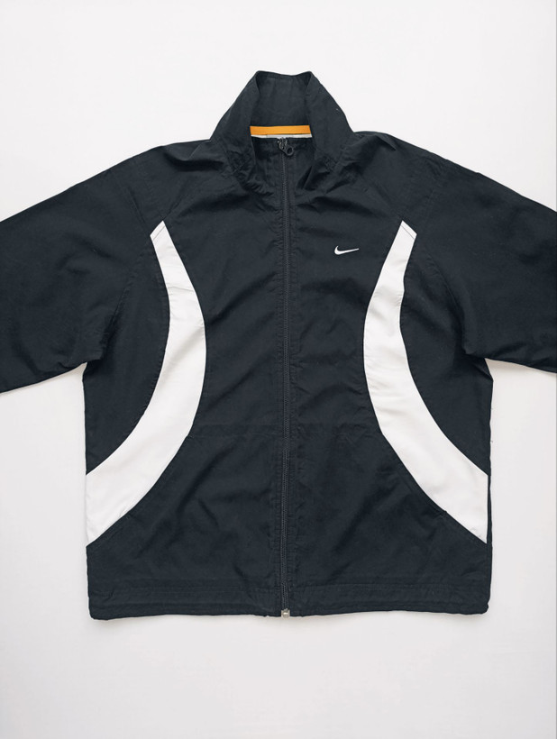 بادگیر زنانه برند NIKE استوک اورجبنال رنگ مشکی نمای جلو