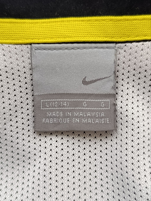بادگیر زنانه برند NIKE استوک اورجینال رنگ مشکی نمای اتیکت برند