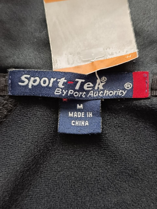 سویشرت ورزشی مردانه برند SPORT-TEK استوک اورجینال رنگ مشکی نمای اتیکت برند