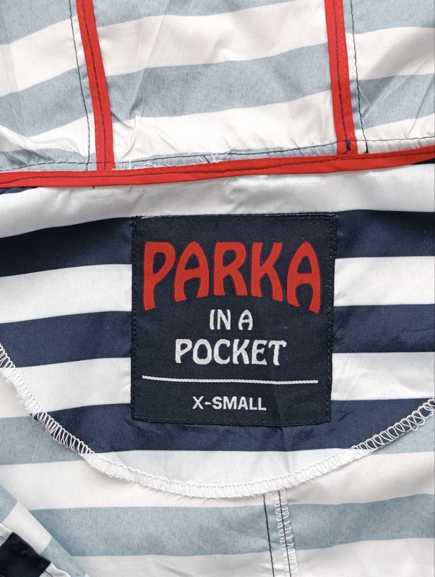 بادگیر زنانه برند PARKA IN A POCKET استوک اورجینال ضدآب نمای اتیکت برند