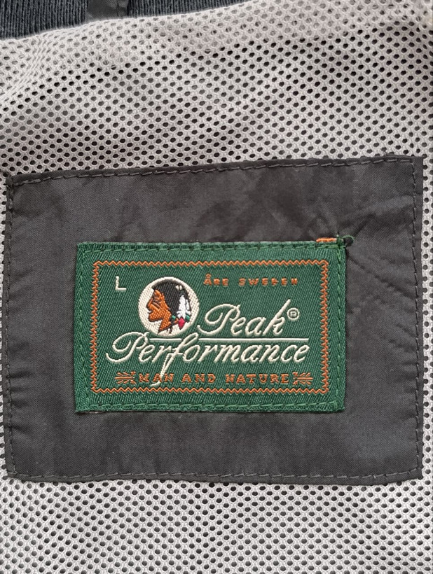 بادگیر مردانه برند PEAK PERFORMANCE استوک اورجینال دولایه نمای اتیکت برند