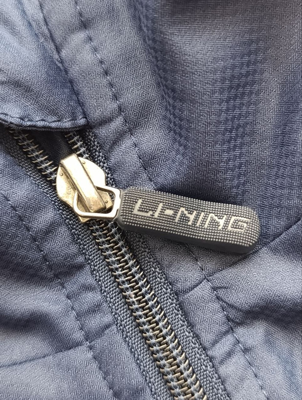 بادگیر مردانه برند LI_NING استوک اورجینال دولایه نمای جیب