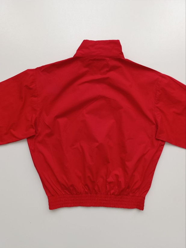 بادگیر زنانه برند WIND BREAKER استوک اورجینال رنگ قرمز نمای پشت