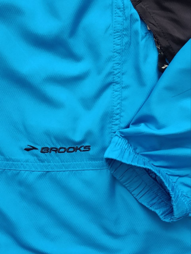 بادگیر ورزشی مردانه برند BROOKS استوک اورجینال یک لایه نمای سراستین